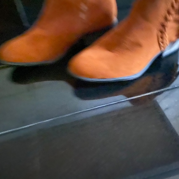 Bamboo Womens Sadie-48S Ankle Booties Brown Cuban Heel Zip Up Fringe 5.5 New - Picture 3 of 16